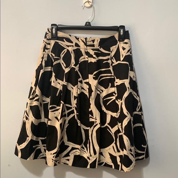 😎H&M Tan and Black Pleated A-Line Skirt - Picture 3 of 3